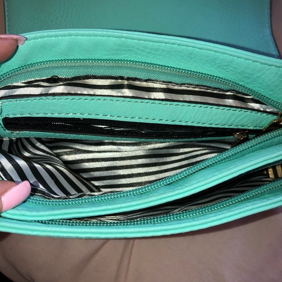 Mint green purse from Dillard’s! - Picture 2 of 5